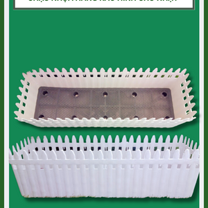 Chậu nhựa hàng rào tre